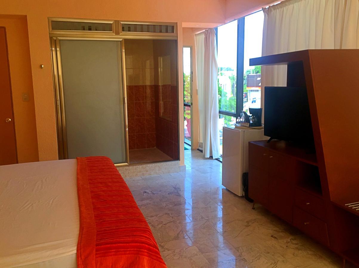 Hotel Versalles Suites Cancun Exterior photo