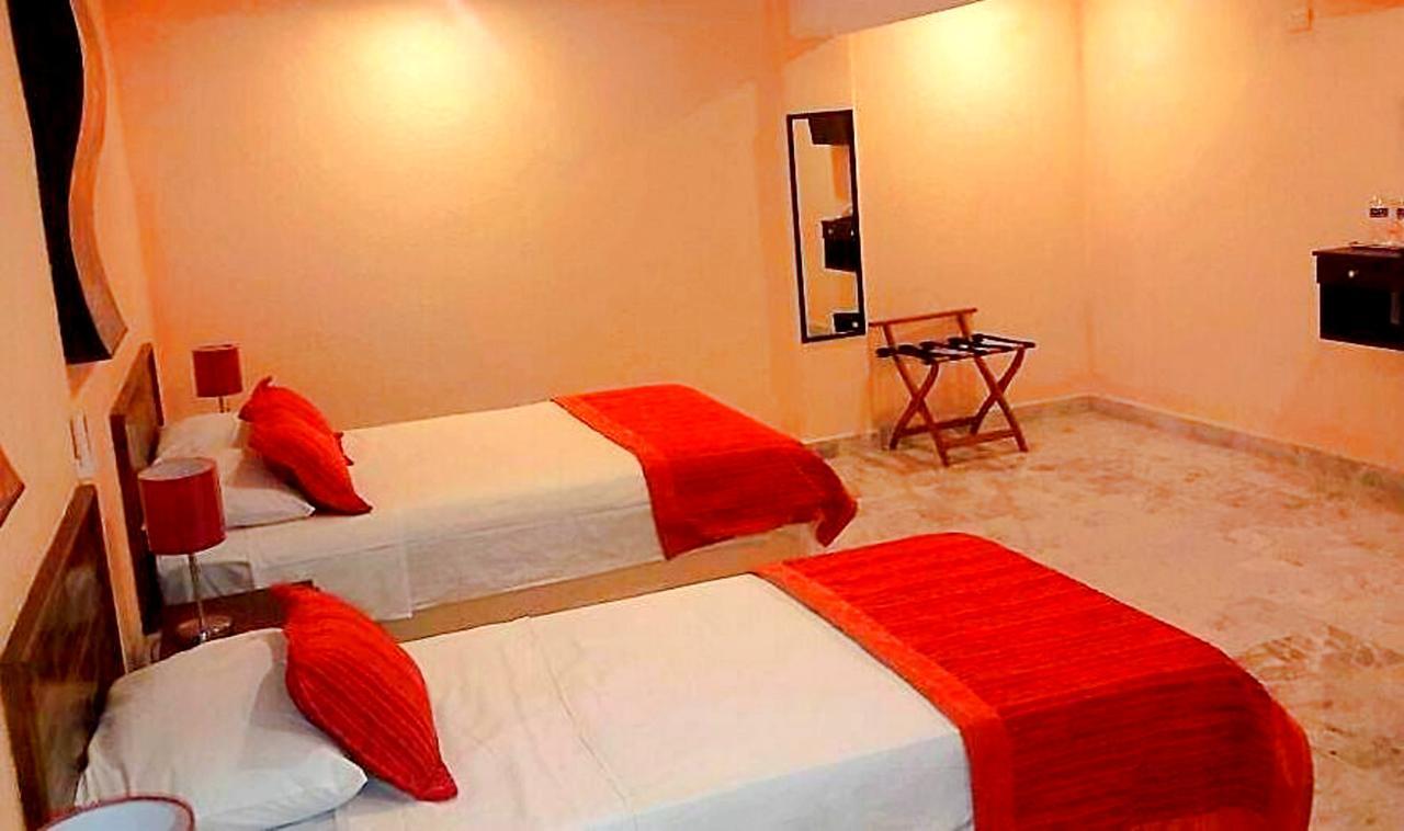 Hotel Versalles Suites Cancun Exterior photo