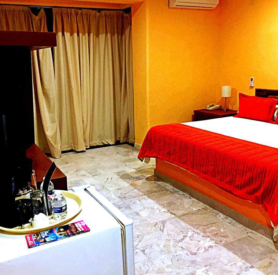 Hotel Versalles Suites Cancun Exterior photo