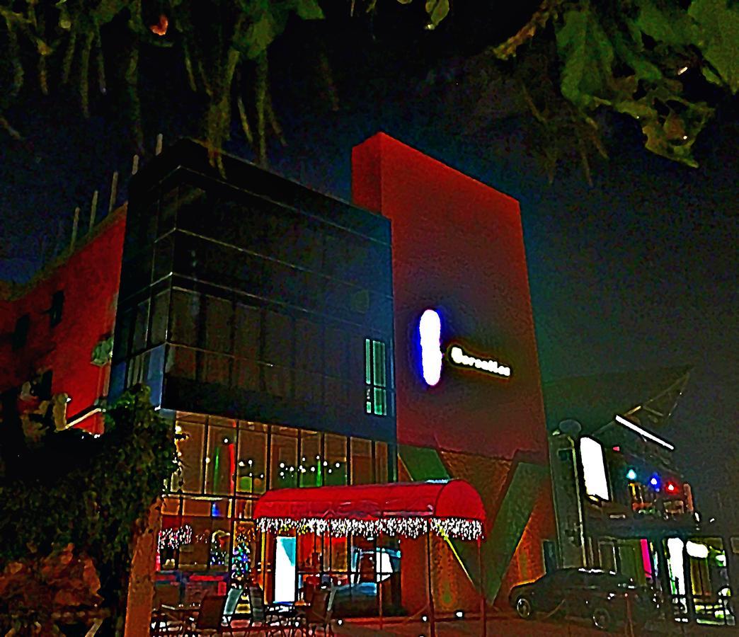 Hotel Versalles Suites Cancun Exterior photo